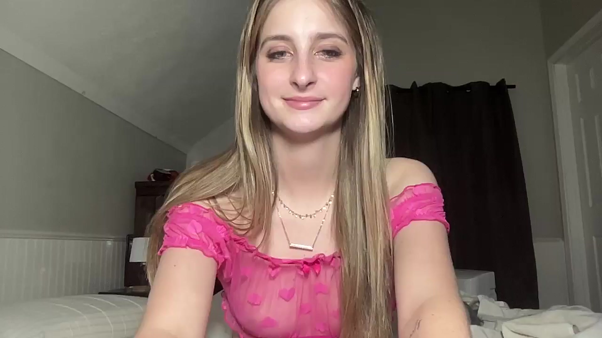Gallery image thumbnail from Torisweetxo's myfreecams stream on, 09/19/2024, 06:46 image 1 of 20