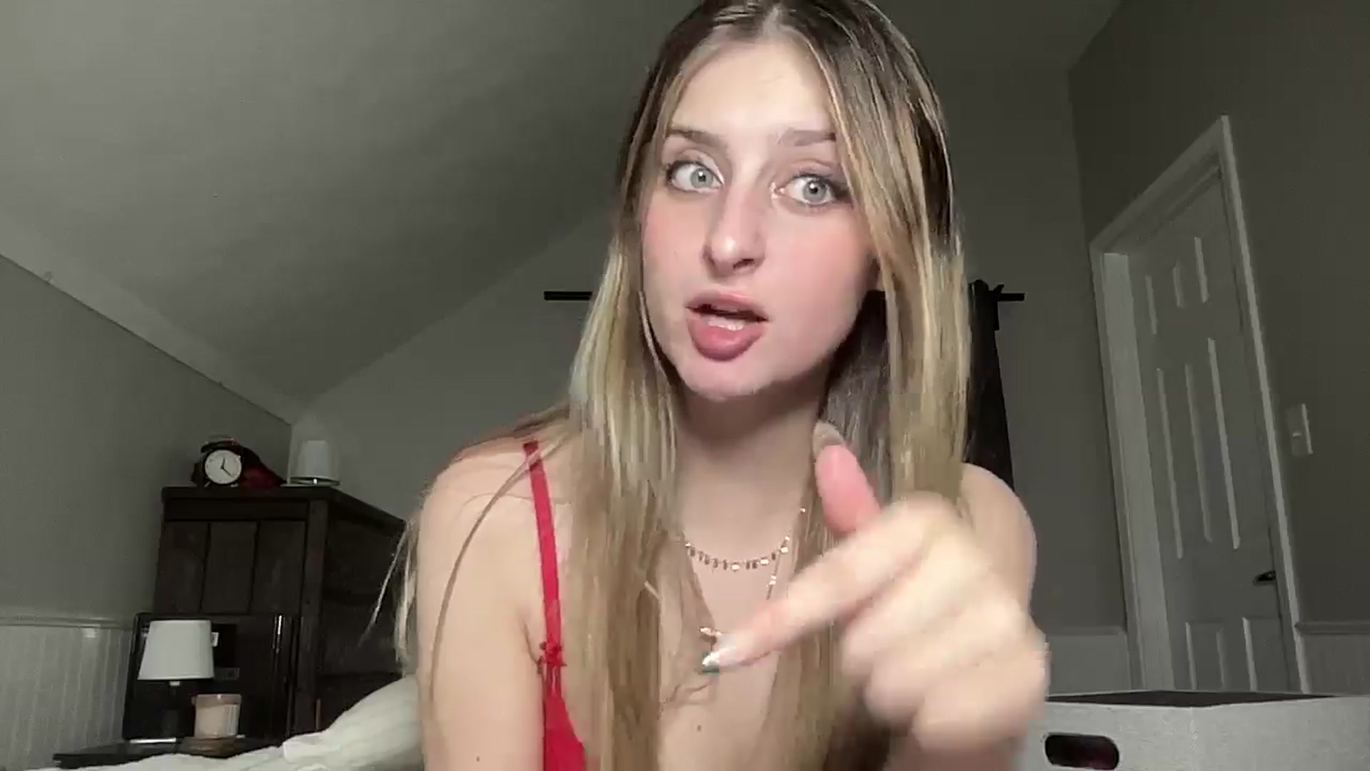 Gallery image thumbnail from Torisweetxo's myfreecams stream on, 09/20/2024, 05:34 image 14 of 20