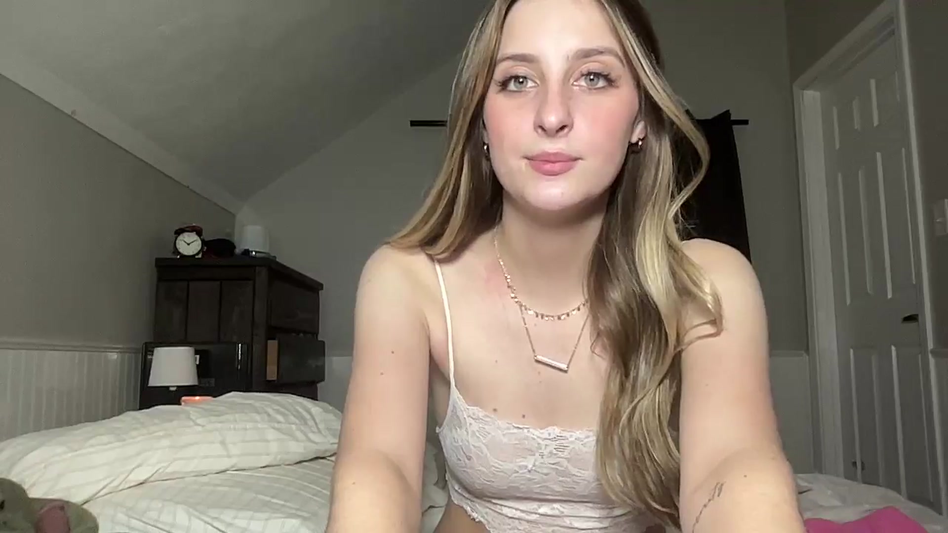 Gallery image thumbnail from Torisweetxo's myfreecams stream on, 09/24/2024, 03:31 image 2 of 20