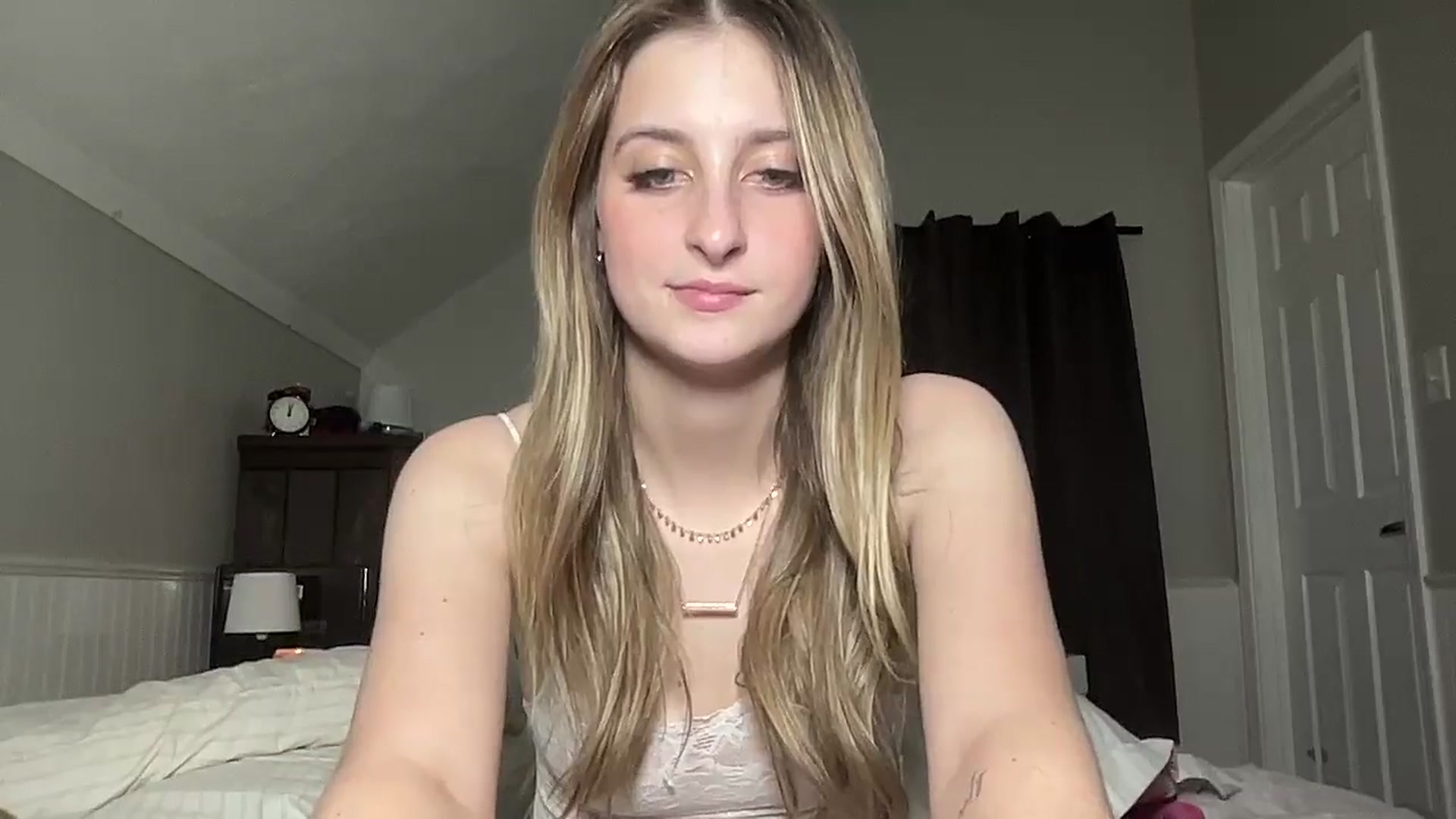Gallery image thumbnail from Torisweetxo's myfreecams stream on, 09/24/2024, 05:25 image 16 of 20