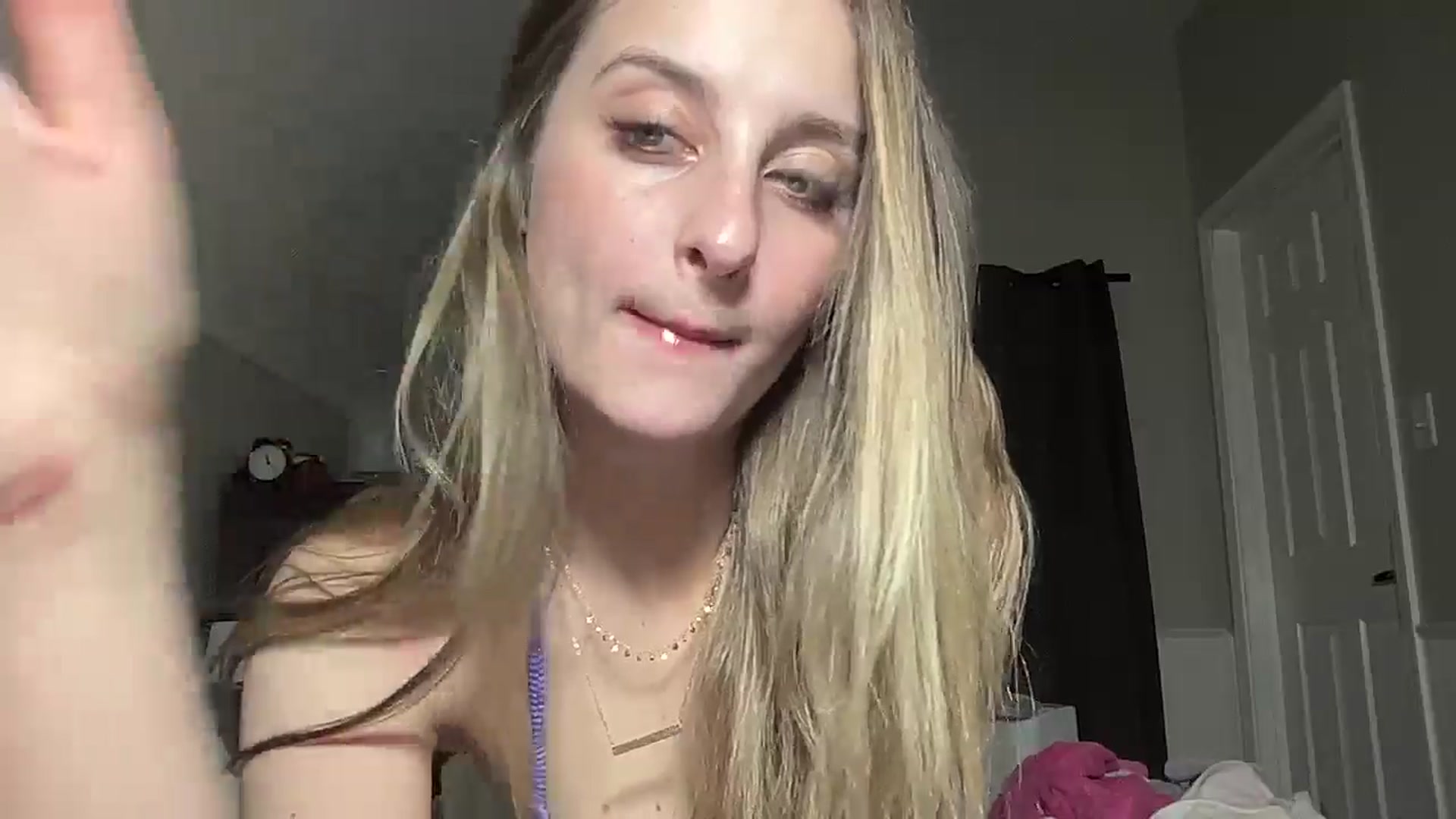 Gallery image thumbnail from Torisweetxo's myfreecams stream on, 09/27/2024, 04:58 image 17 of 20