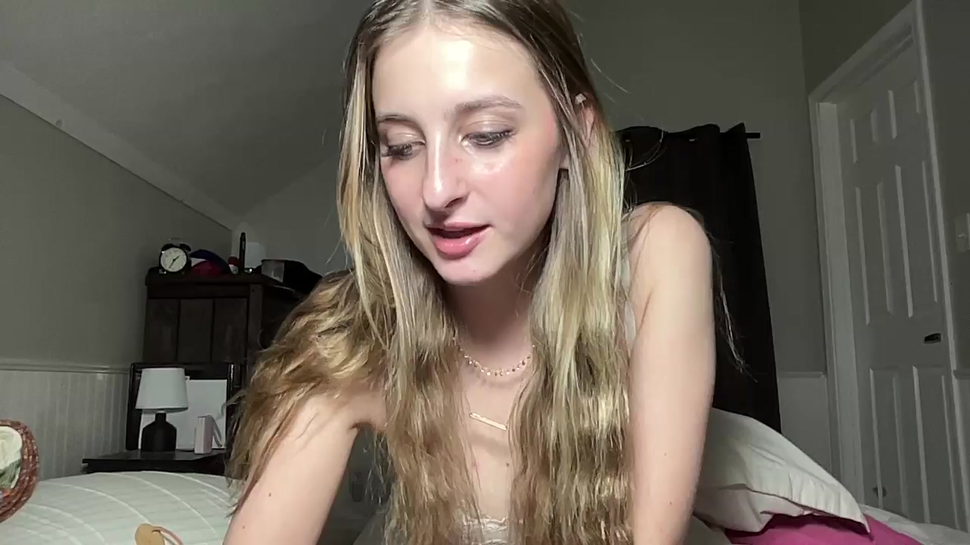 Gallery image thumbnail from Torisweetxo's myfreecams stream on, 10/04/2024, 06:50 image 14 of 20