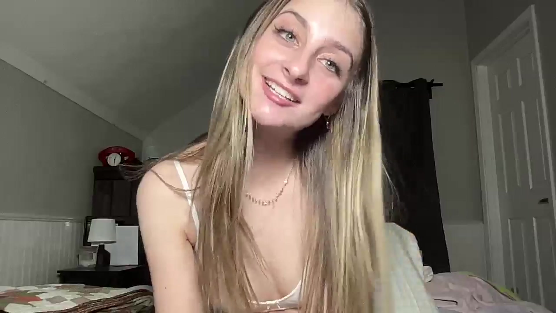 Gallery image thumbnail from Torisweetxo's myfreecams stream on, 10/11/2024, 06:05 image 8 of 20