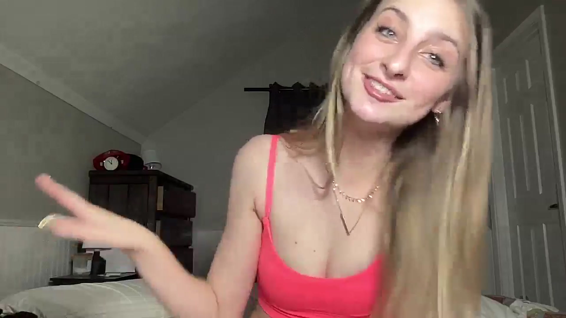 Gallery image thumbnail from Torisweetxo's myfreecams stream on, 10/14/2024, 05:06 image 17 of 20