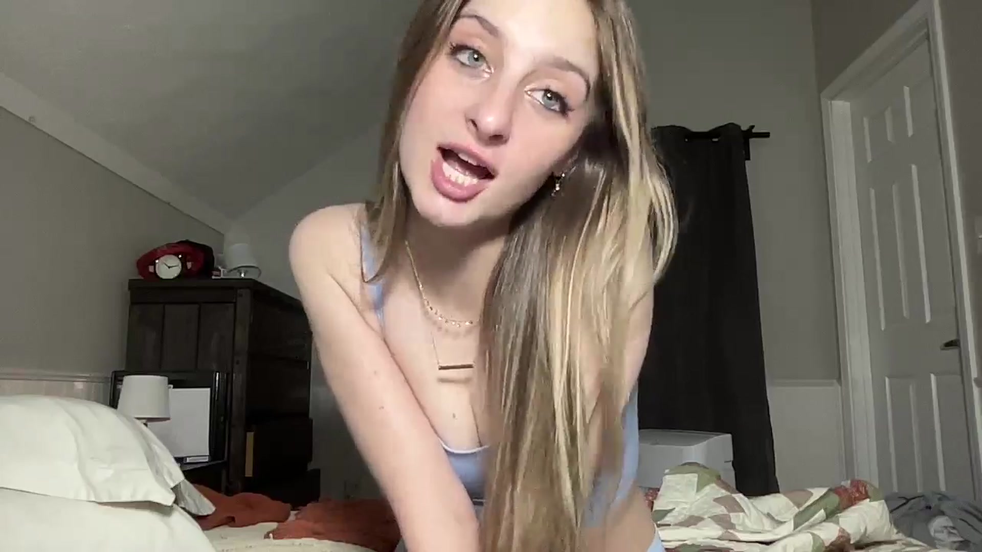 Gallery image thumbnail from Torisweetxo's myfreecams stream on, 10/15/2024, 03:44 image 6 of 20