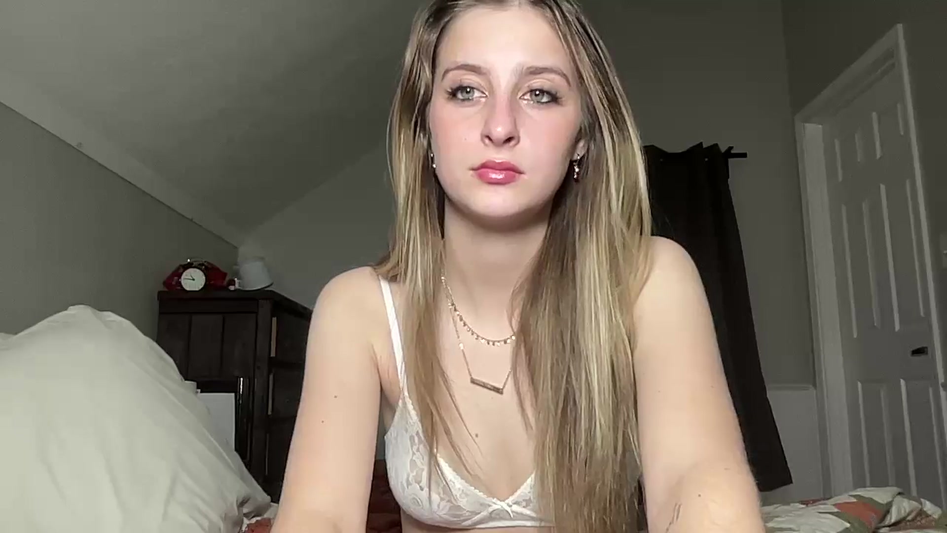 Gallery image thumbnail from Torisweetxo's myfreecams stream on, 10/17/2024, 04:04 image 6 of 20