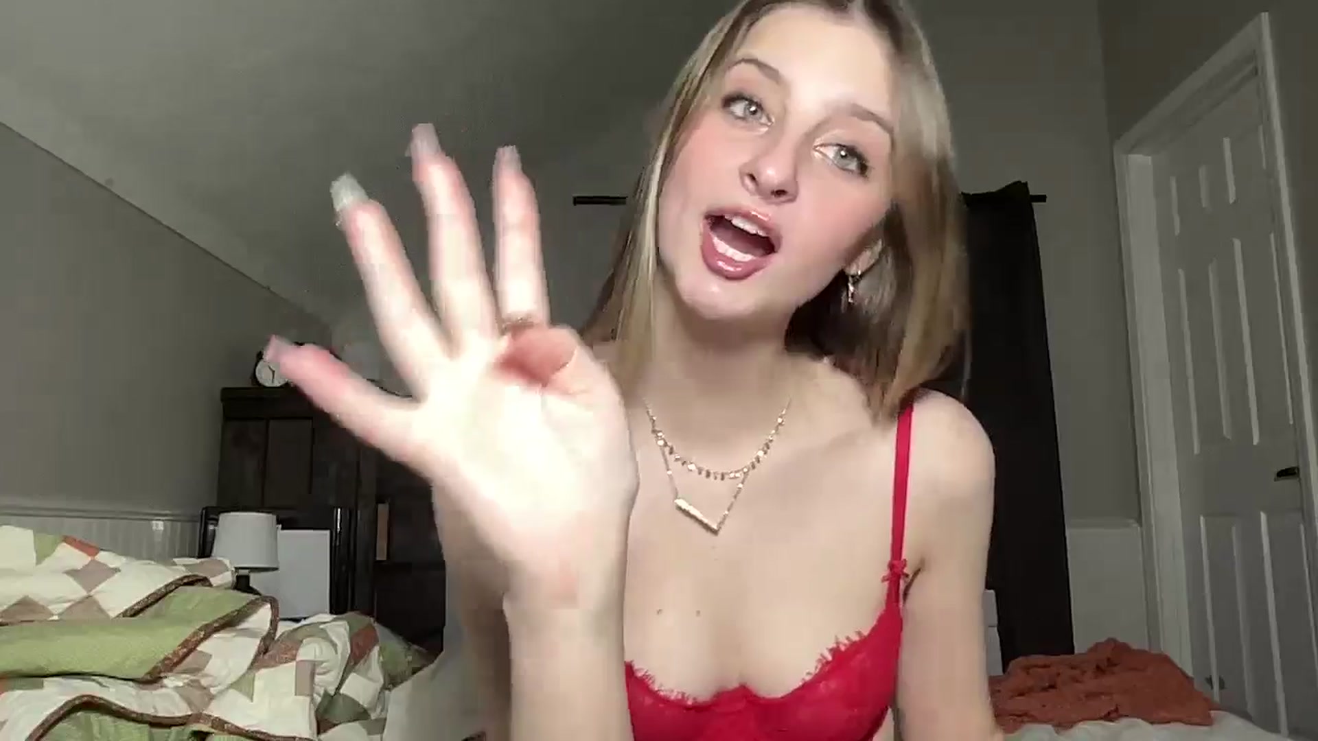 Gallery image thumbnail from Torisweetxo's myfreecams stream on, 10/20/2024, 04:35 image 3 of 20