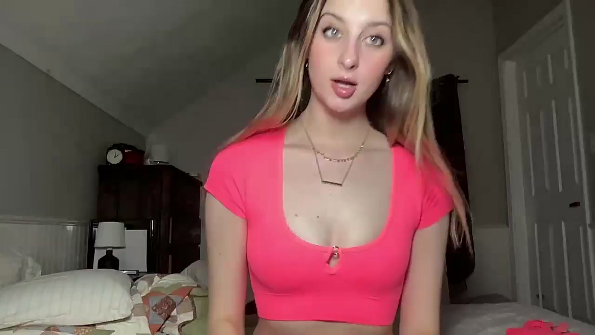 Gallery image thumbnail from Torisweetxo's myfreecams stream on, 10/22/2024, 05:28 image 1 of 20
