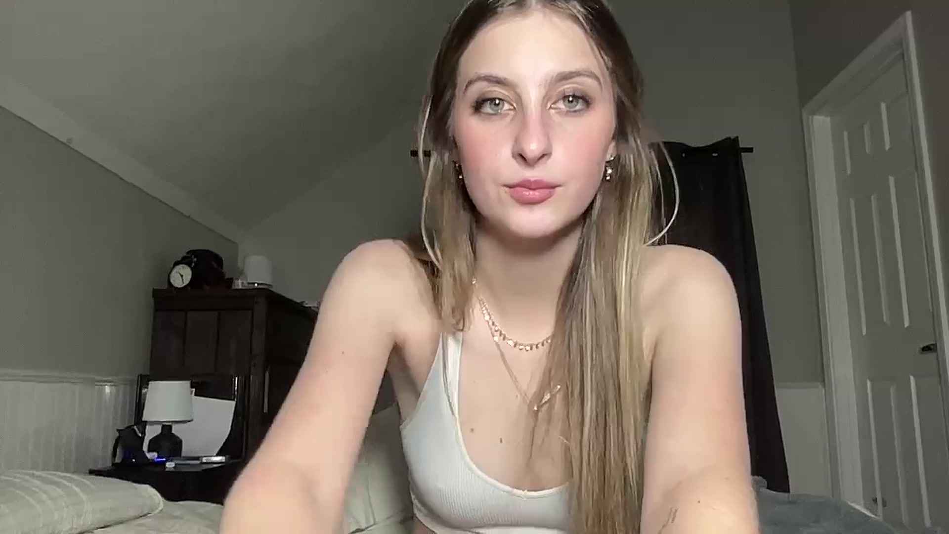 Gallery image thumbnail from Torisweetxo's myfreecams stream on, 10/25/2024, 15:49 image 10 of 20