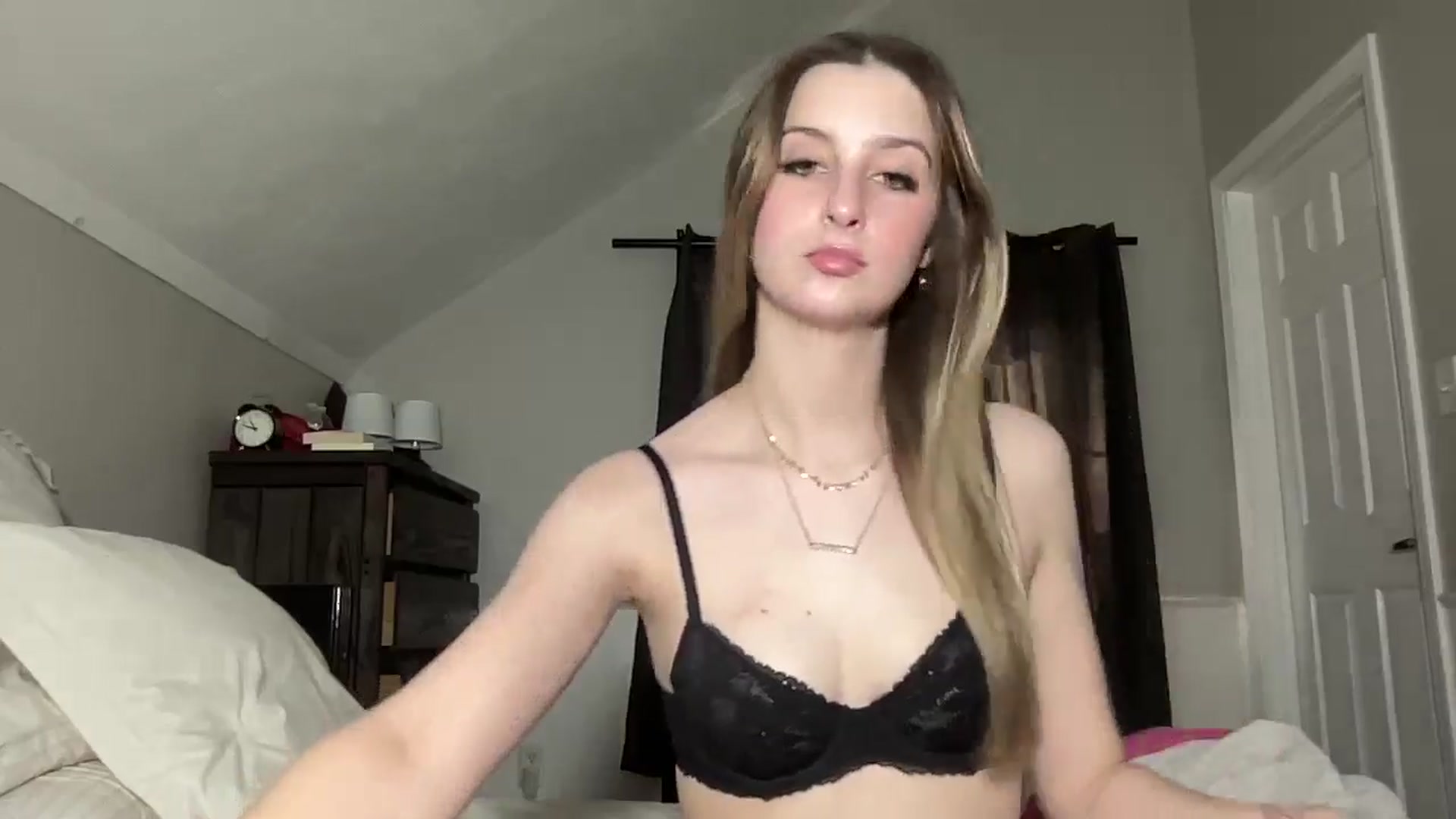 Gallery image thumbnail from Torisweetxo's myfreecams stream on, 10/30/2024, 16:02 image 13 of 20
