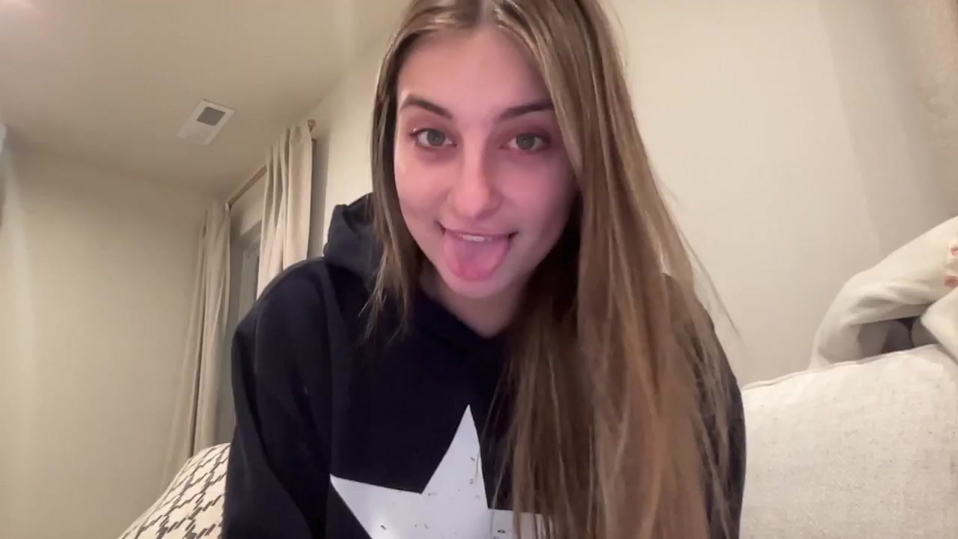Gallery image thumbnail from Torisweetxo's myfreecams stream on, 10/31/2025, 05:13 image 3 of 20