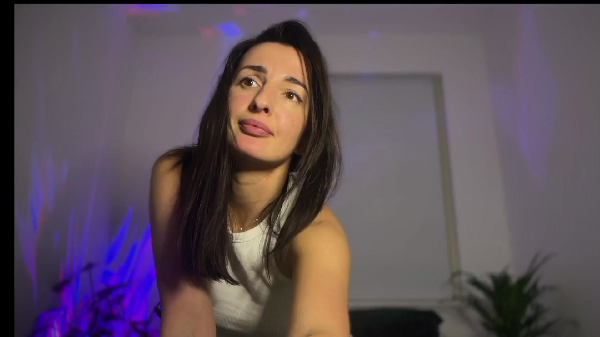 Gallery image thumbnail from ToryBliss's myfreecams stream on, 09/15/2025, 24:21 image 15 of 20