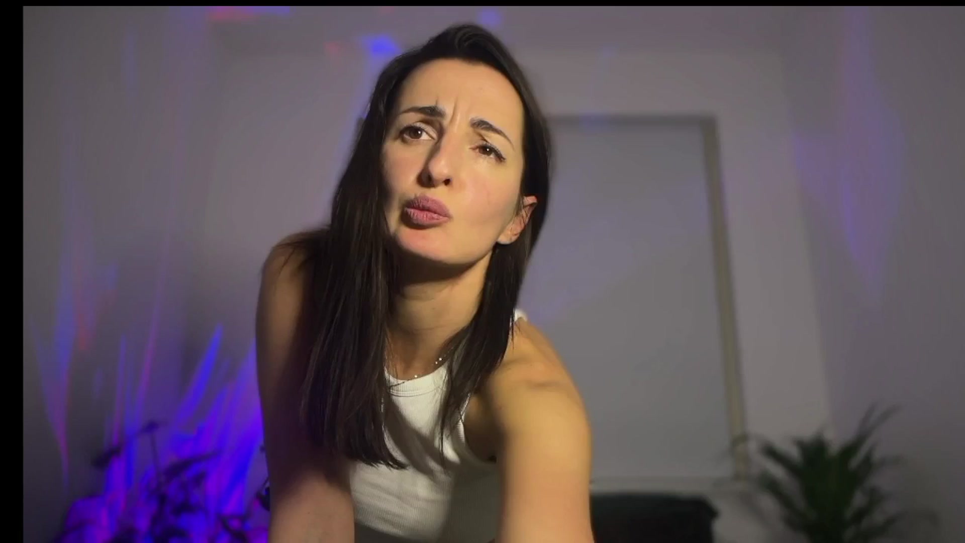 Gallery image thumbnail from ToryBliss's myfreecams stream on, 09/15/2025, 24:21 image 16 of 20