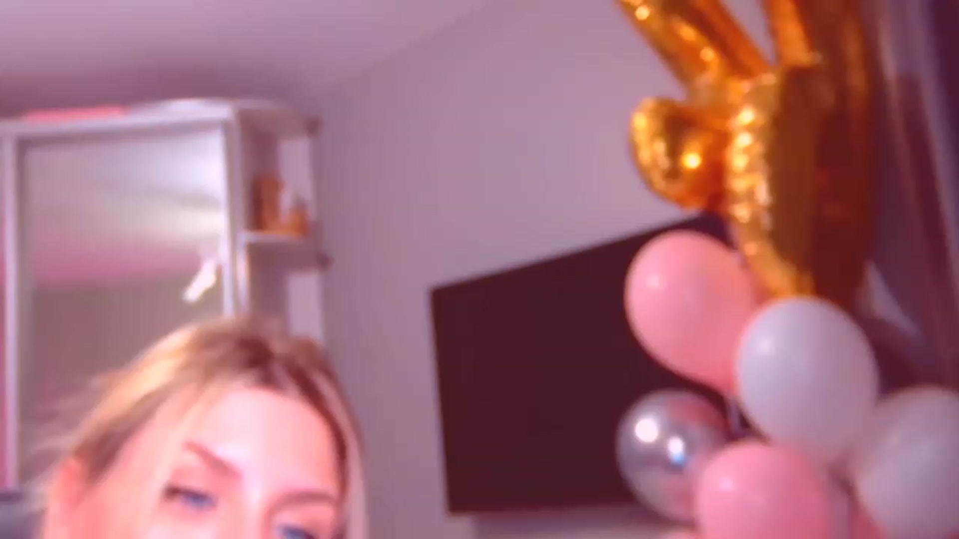 Gallery image thumbnail from TorySins's myfreecams stream on, 12/04/2022, 02:37 image 10 of 20
