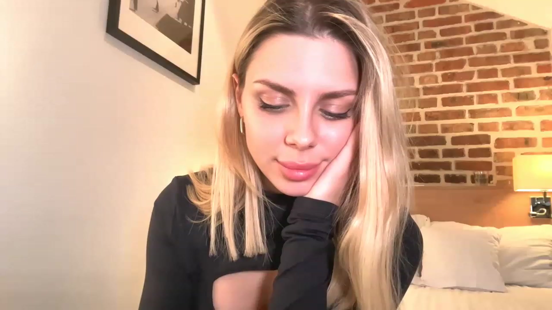 Gallery image thumbnail from TorySins's myfreecams stream on, 12/13/2022, 24:46 image 8 of 20