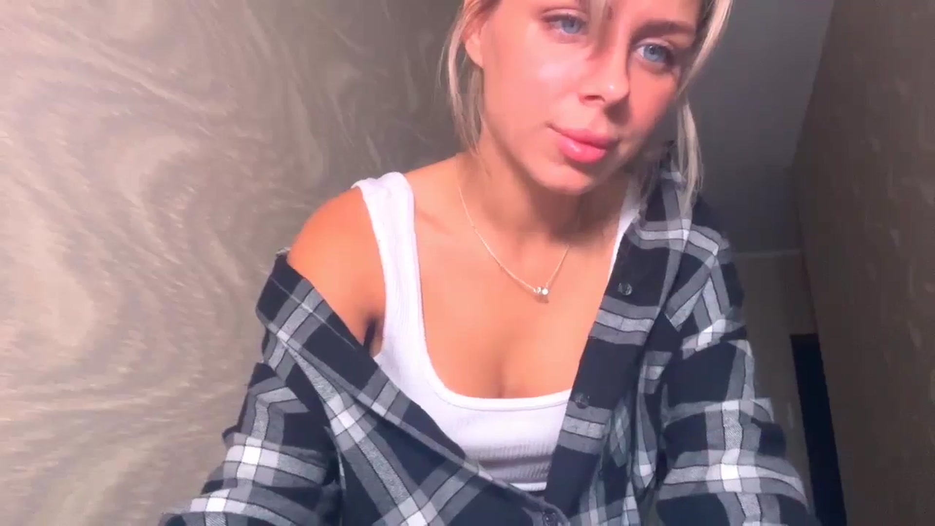Gallery image thumbnail from TorySins's myfreecams stream on, 10/23/2023, 08:03 image 18 of 20