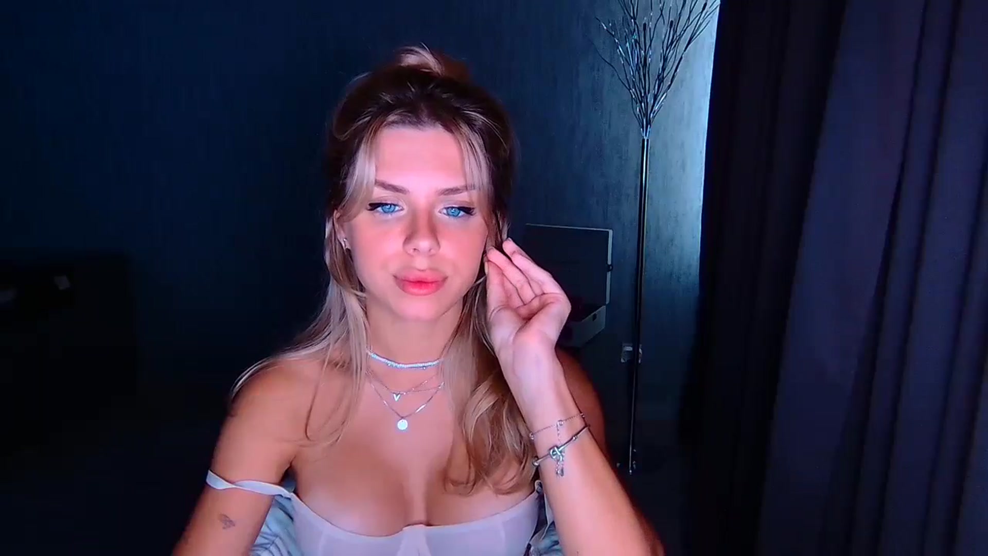 Gallery image thumbnail from TorySins's myfreecams stream on, 07/04/2024, 16:37 image 16 of 20