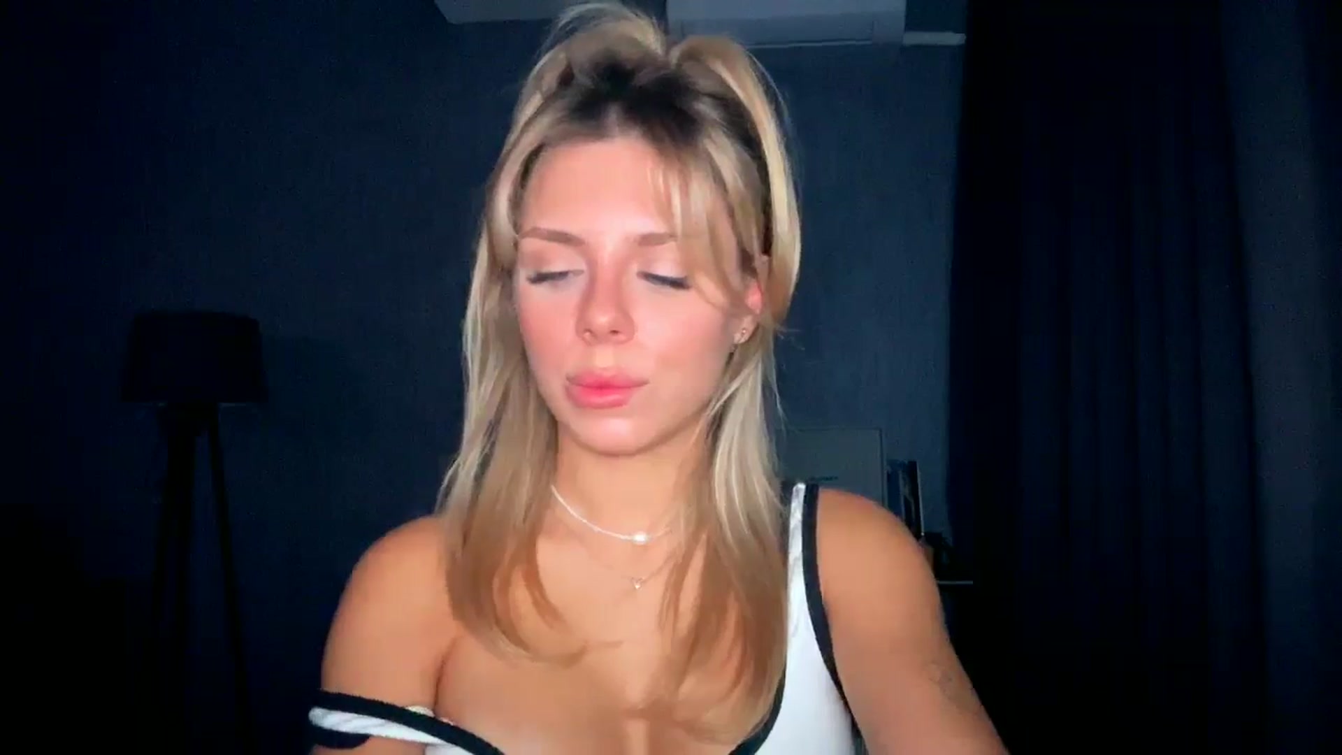 Gallery image thumbnail from TorySins's myfreecams stream on, 08/24/2024, 22:34 image 18 of 20