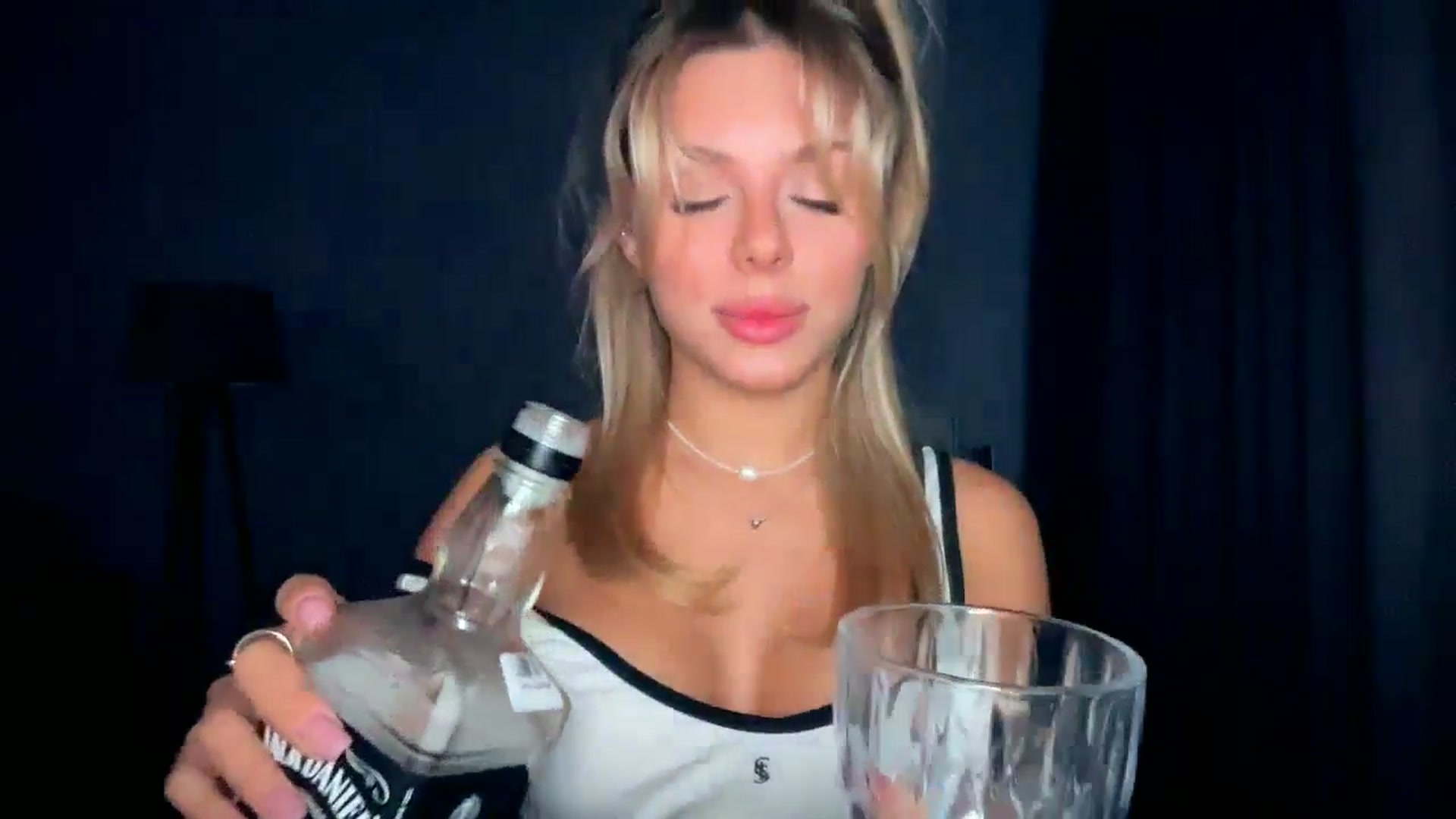 Gallery image thumbnail from TorySins's myfreecams stream on, 08/24/2024, 22:34 image 3 of 20