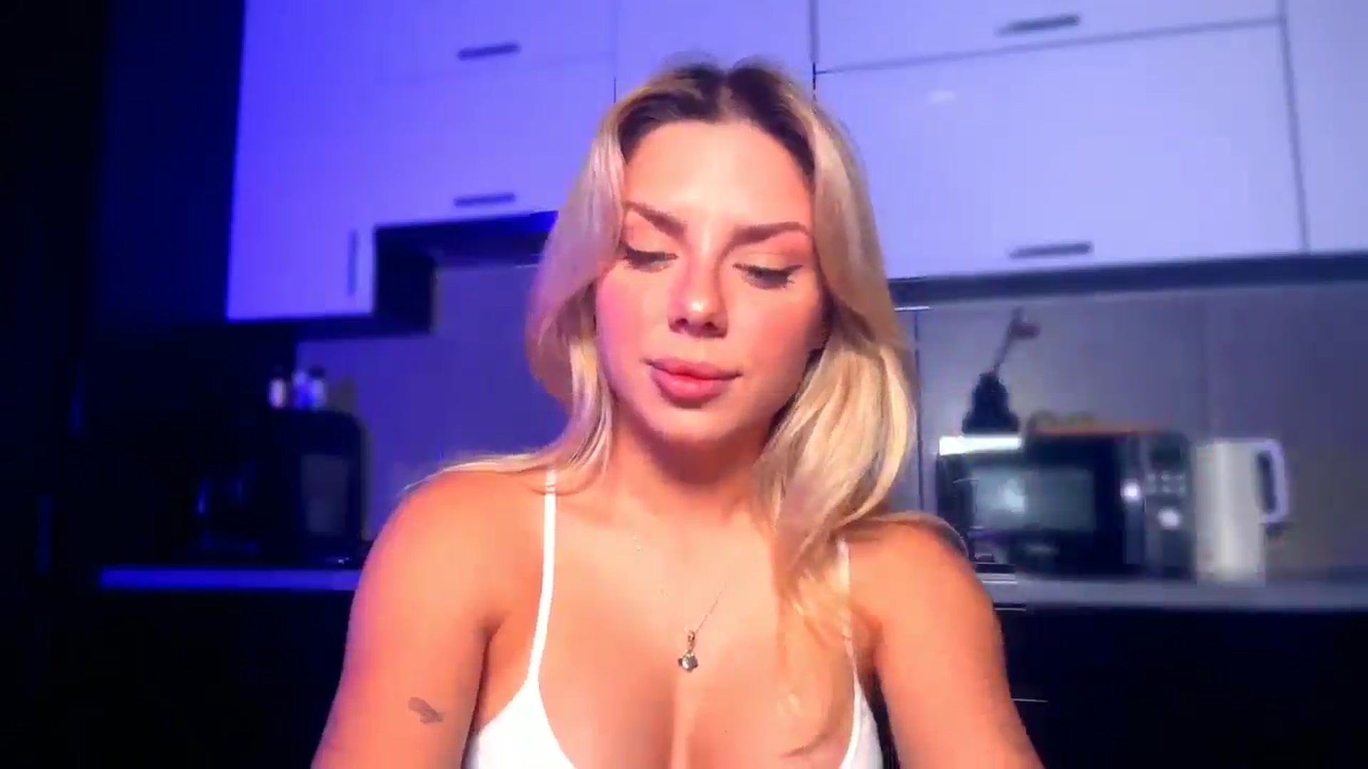 Gallery image thumbnail from TorySins's myfreecams stream on, 07/06/2025, 21:36 image 10 of 20