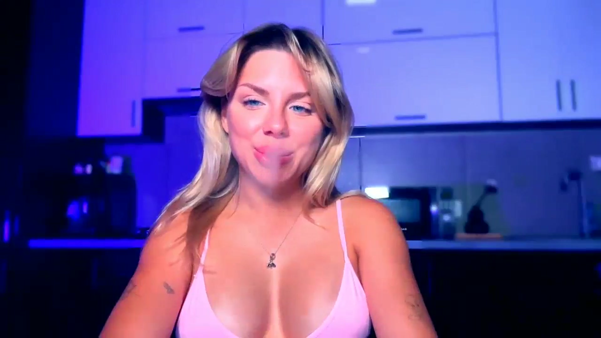 Gallery image thumbnail from TorySins's myfreecams stream on, 08/06/2025, 21:52 image 19 of 20
