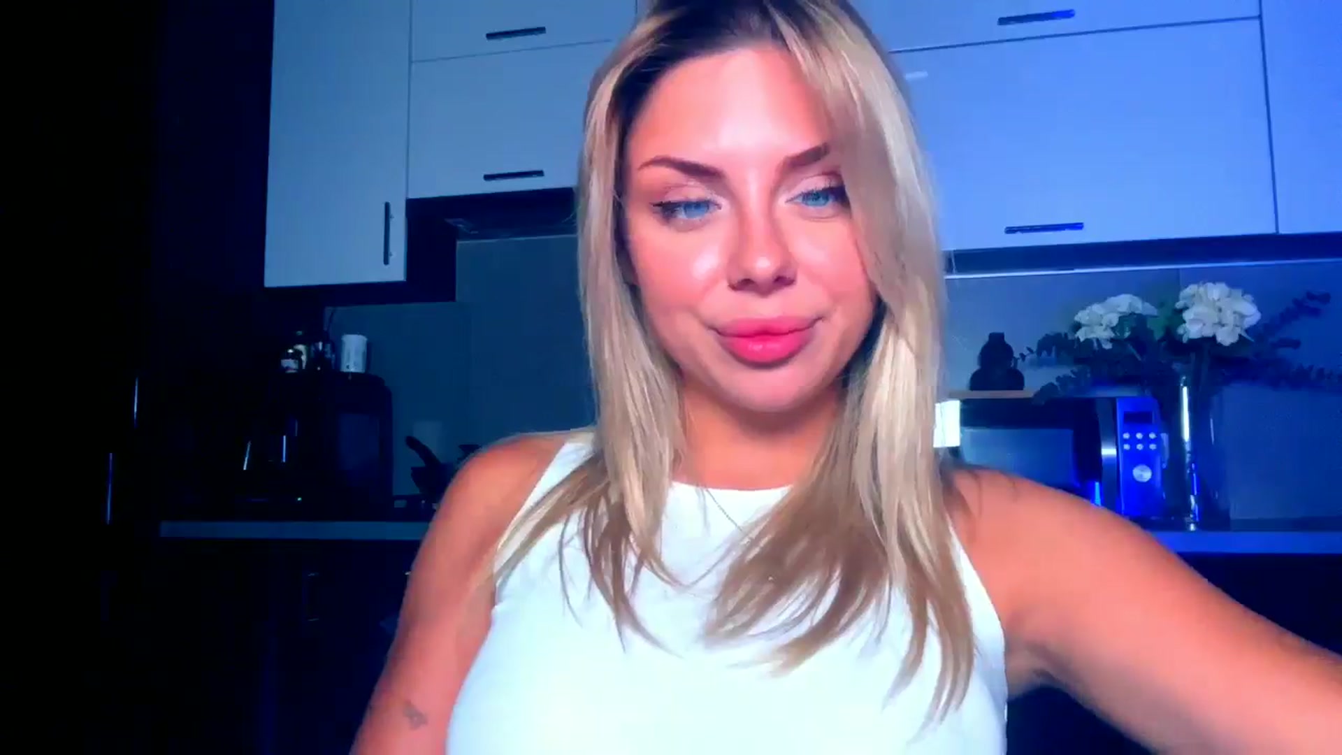 Gallery image thumbnail from TorySins's myfreecams stream on, 08/14/2025, 11:11 image 12 of 20