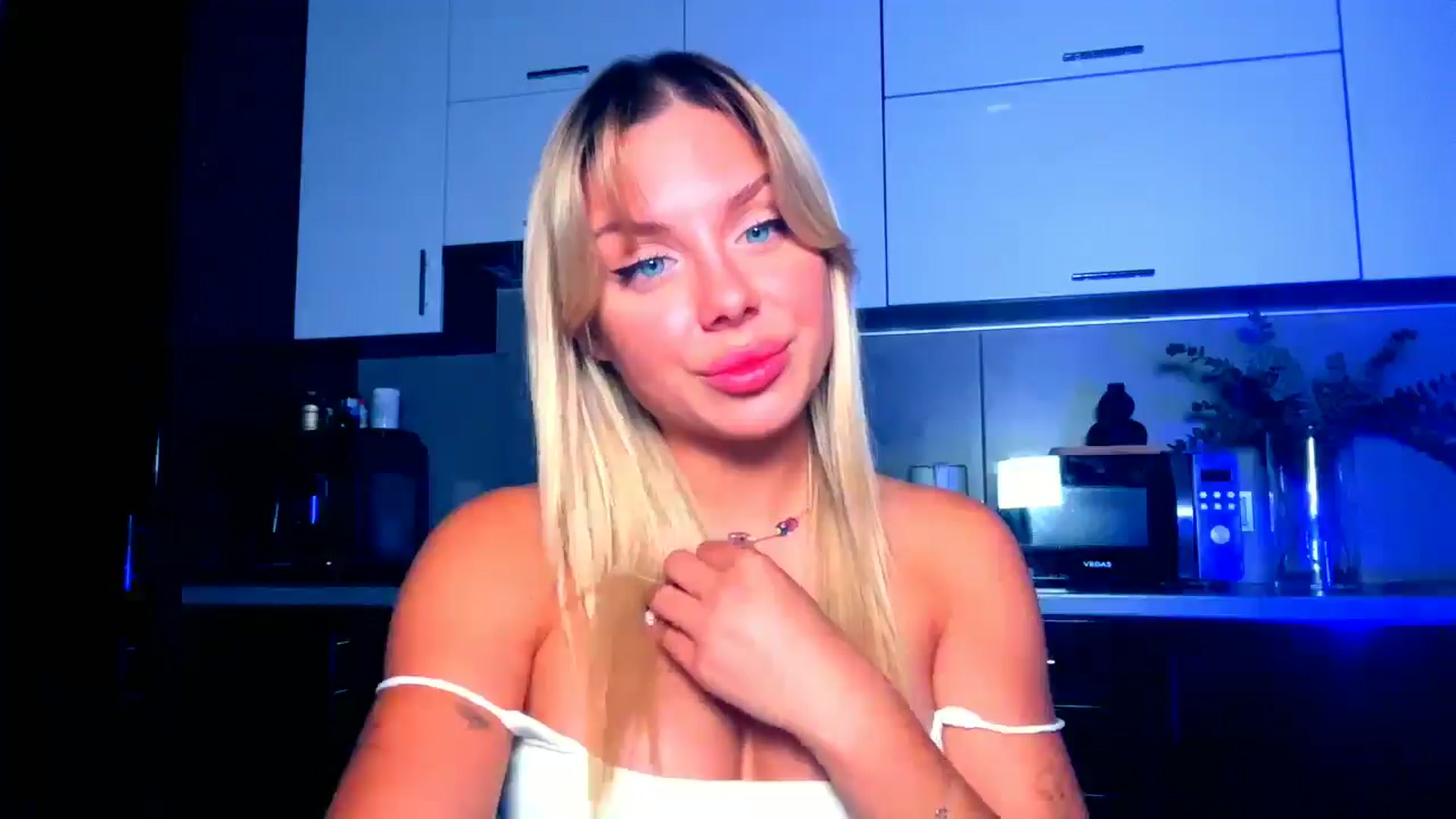 Gallery image thumbnail from TorySins's myfreecams stream on, 08/18/2025, 21:07 image 13 of 20