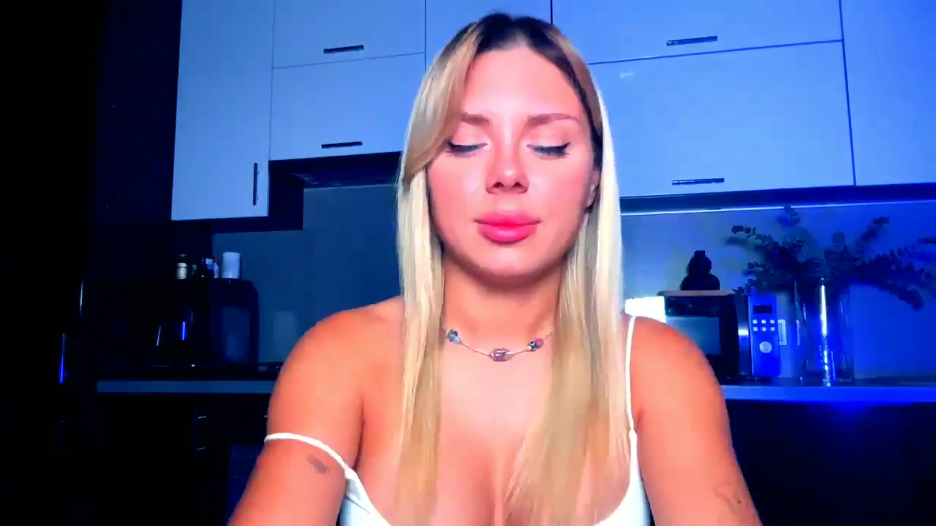 Gallery image thumbnail from TorySins's myfreecams stream on, 08/18/2025, 21:07 image 6 of 20