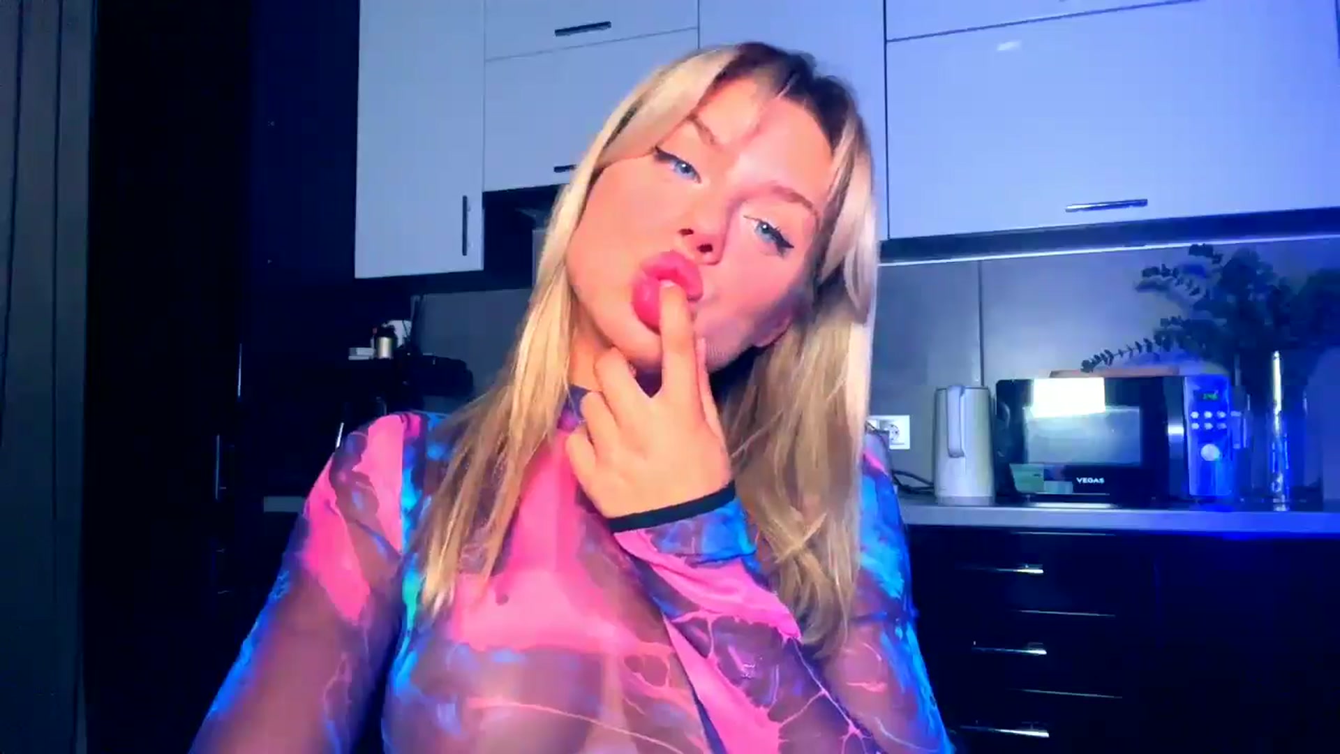 Gallery image thumbnail from TorySins's myfreecams stream on, 09/03/2025, 21:10 image 10 of 20