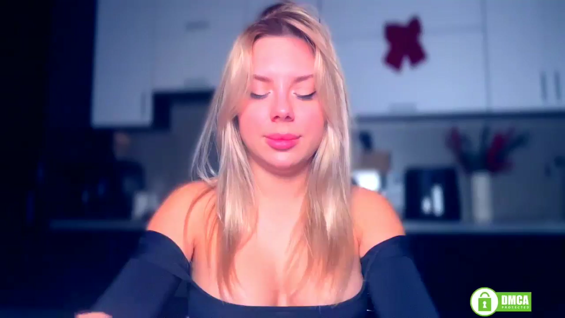 Gallery image thumbnail from TorySins's myfreecams stream on, 12/24/2025, 20:13 image 13 of 20