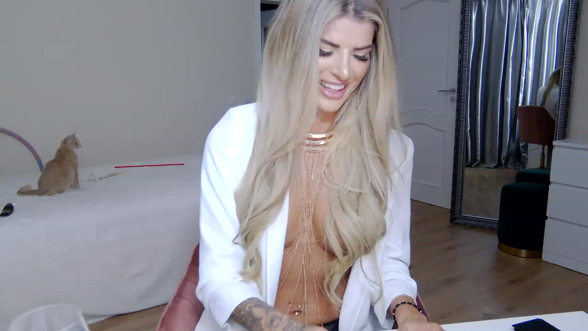 Gallery image thumbnail from TotalBella's myfreecams stream on, 11/24/2022, 23:16 image 15 of 20