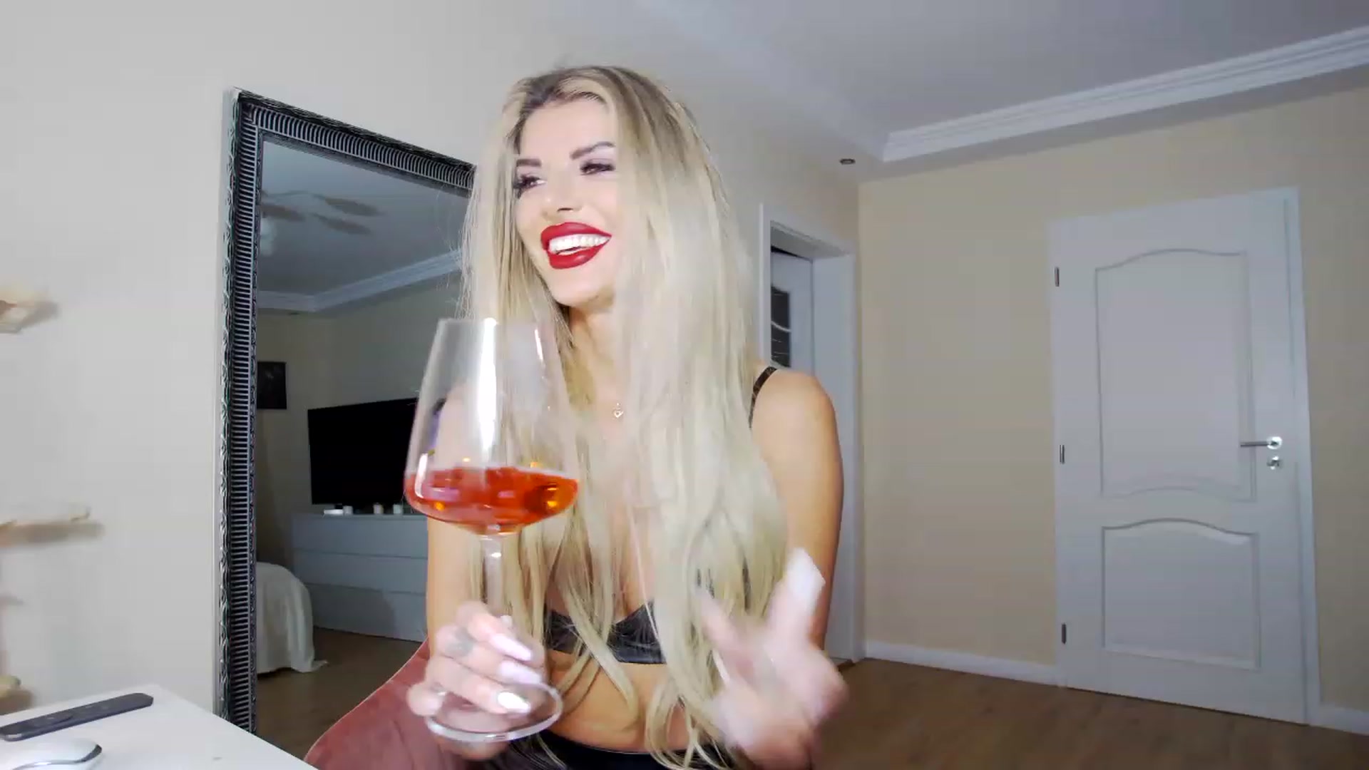 Gallery image thumbnail from TotalBella's myfreecams stream on, 11/25/2022, 22:06 image 18 of 20