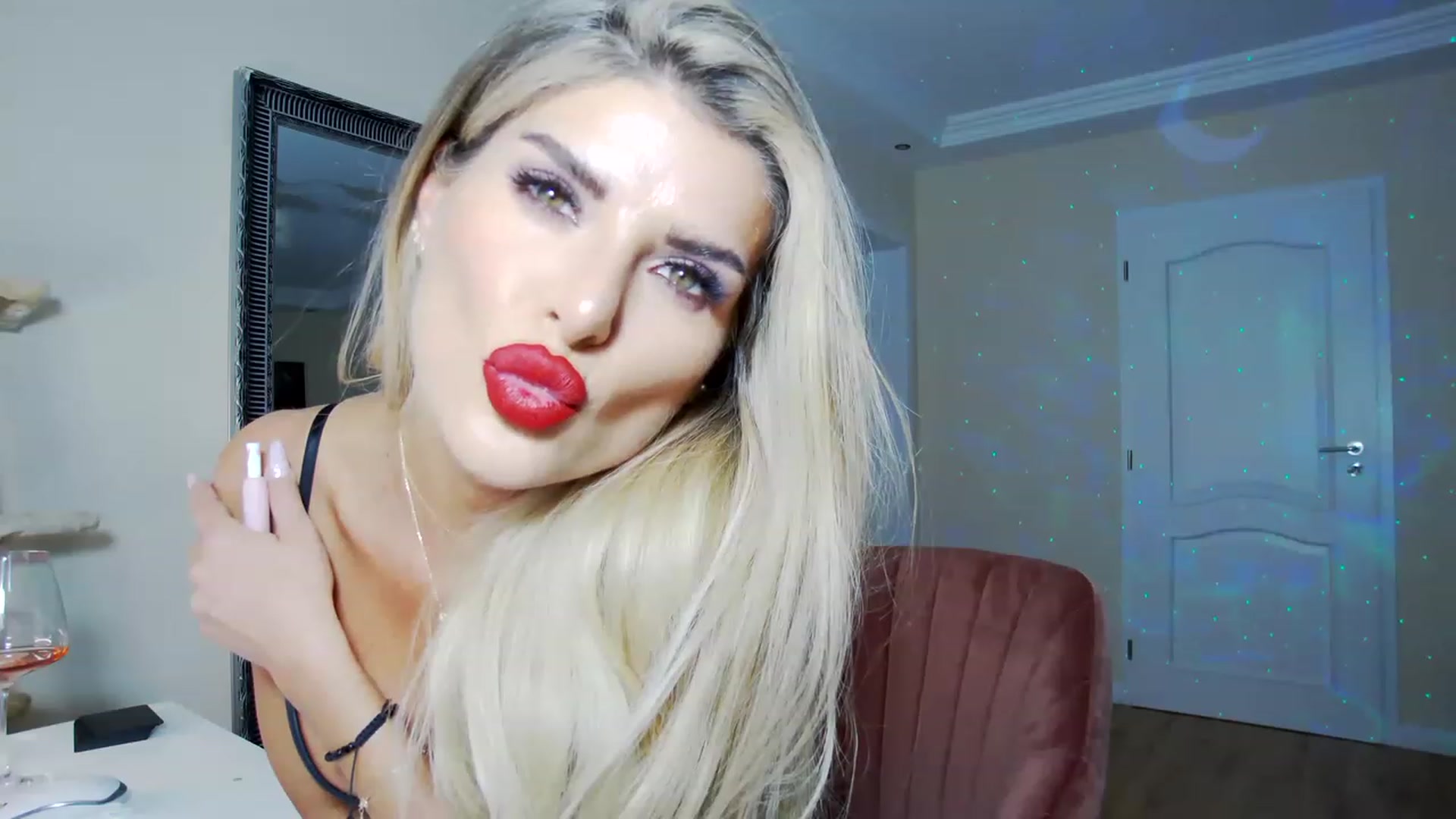 Gallery image thumbnail from TotalBella's myfreecams stream on, 11/25/2022, 22:06 image 5 of 20