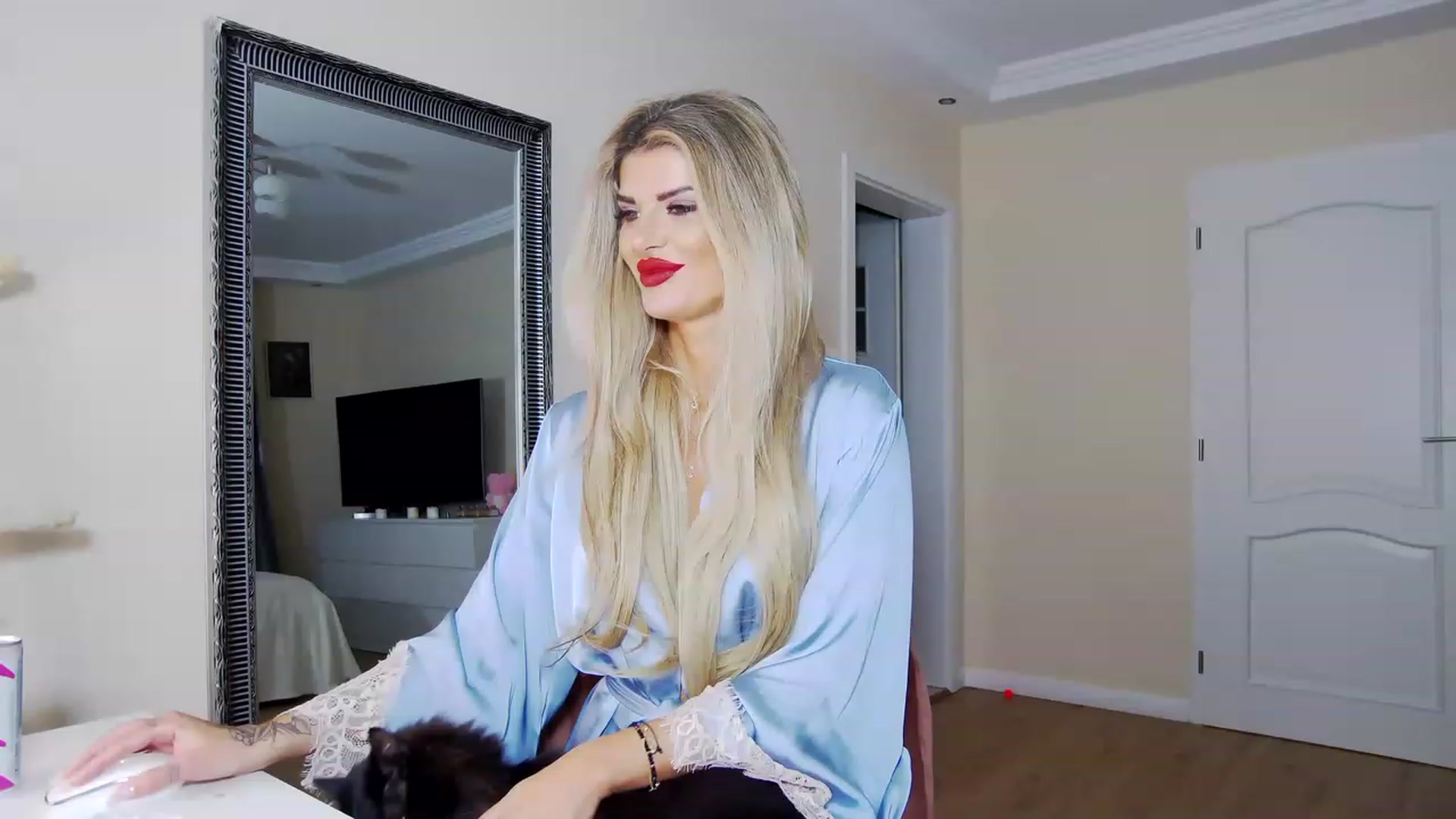 Gallery image thumbnail from TotalBella's myfreecams stream on, 11/25/2022, 23:32 image 19 of 20