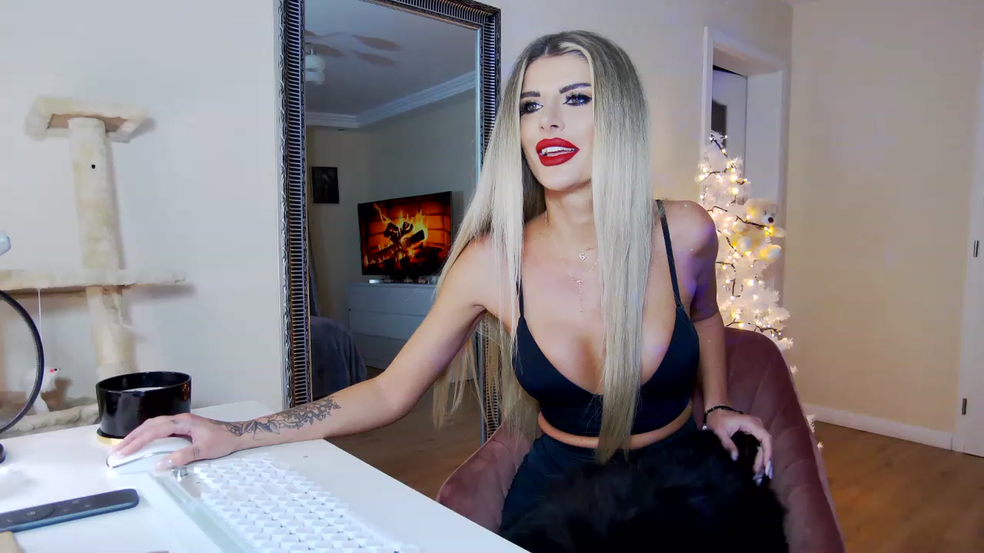 Gallery image thumbnail from TotalBella's myfreecams stream on, 12/03/2022, 24:19 image 4 of 20
