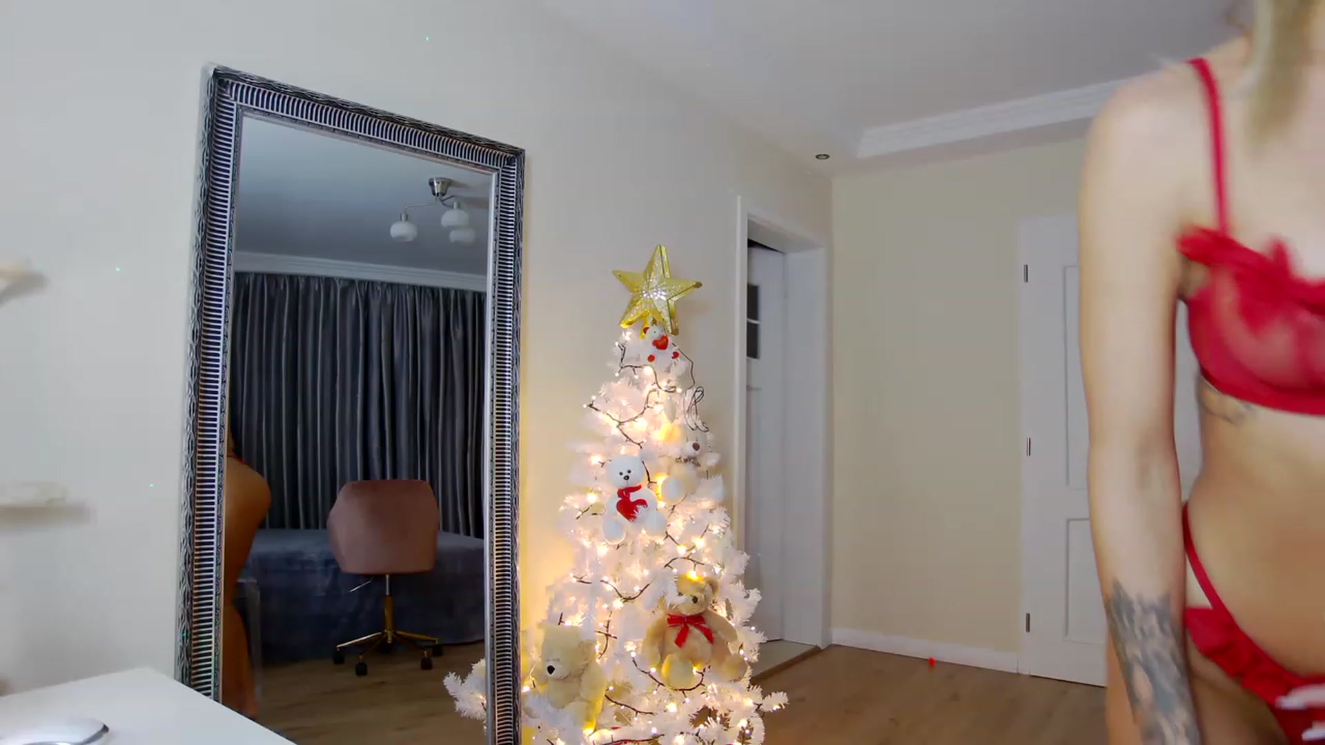 Gallery image thumbnail from TotalBella's myfreecams stream on, 12/06/2022, 24:36 image 12 of 20