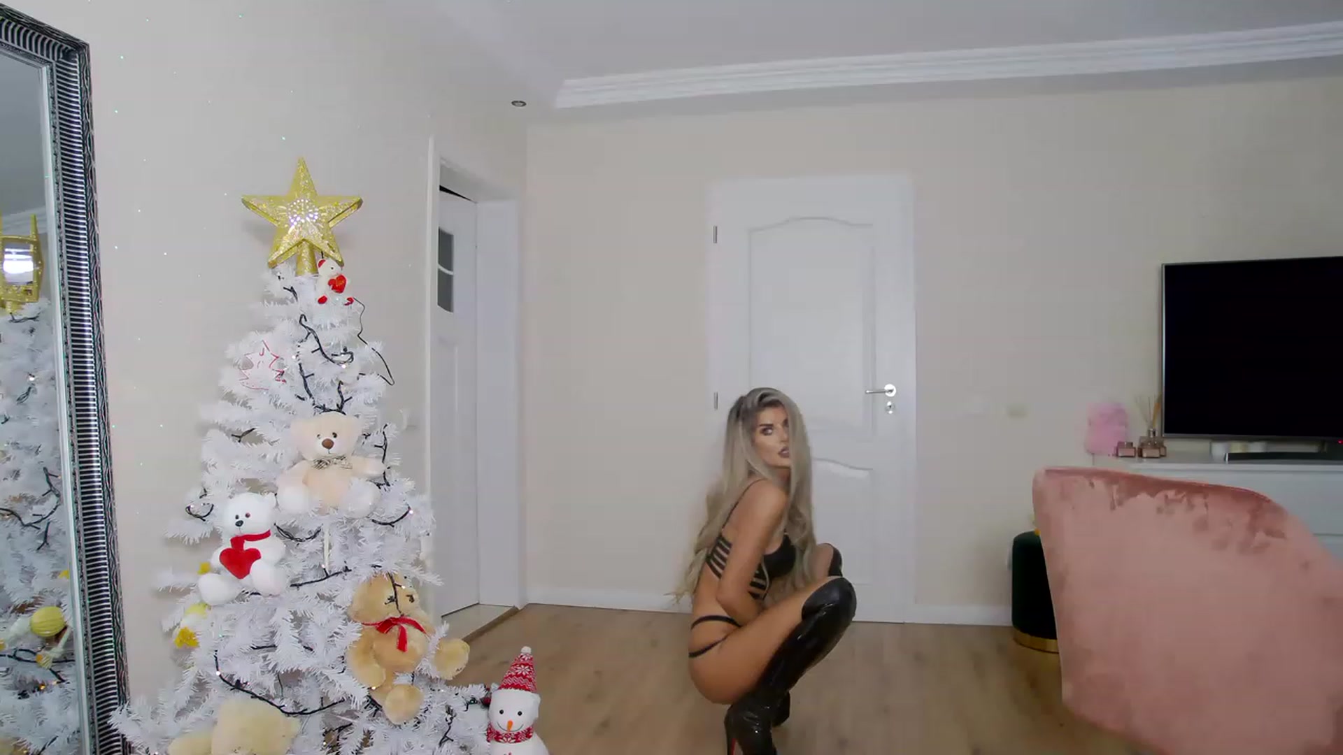 Gallery image thumbnail from TotalBella's myfreecams stream on, 12/12/2022, 23:04 image 20 of 20