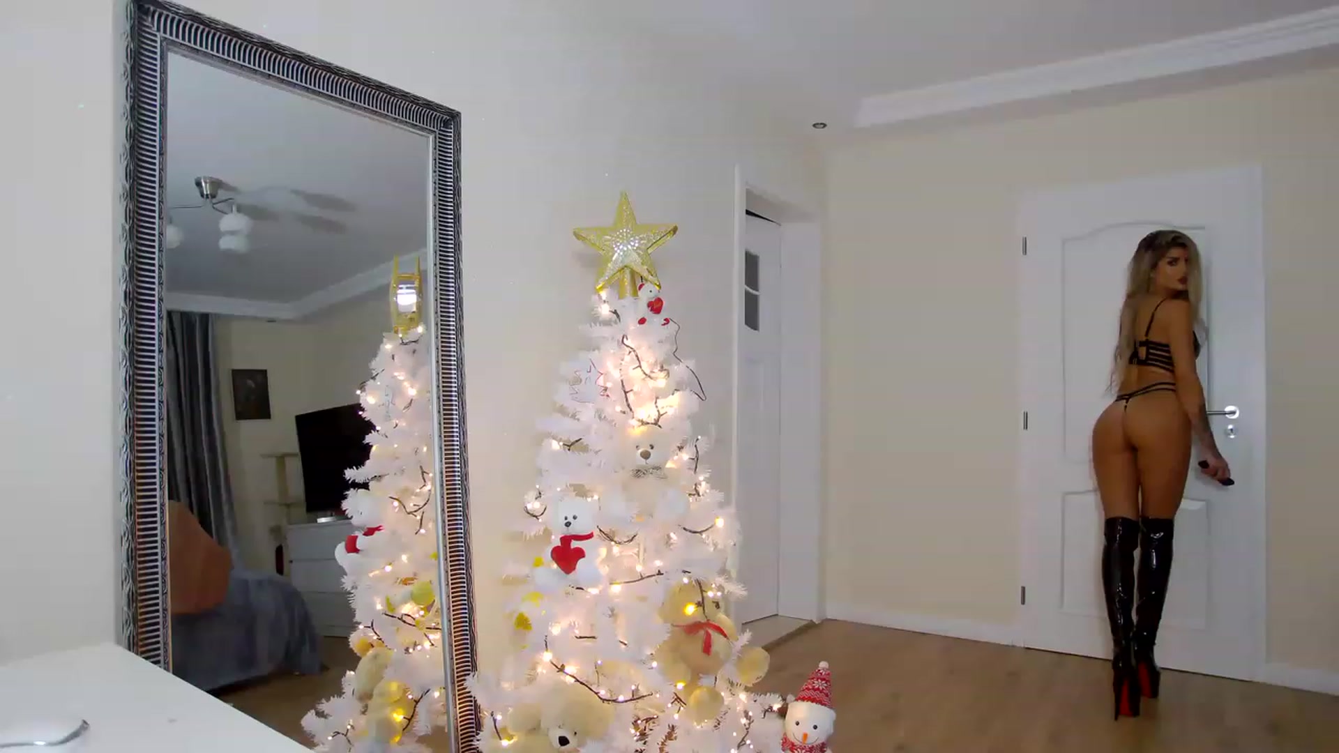 Gallery image thumbnail from TotalBella's myfreecams stream on, 12/12/2022, 23:04 image 19 of 20