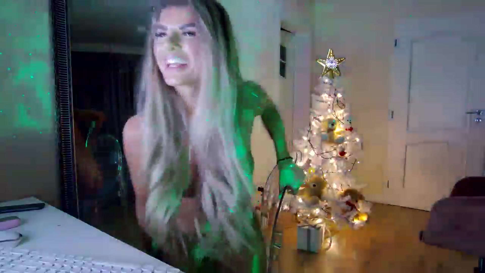 Gallery image thumbnail from TotalBella's myfreecams stream on, 12/15/2022, 24:04 image 17 of 20