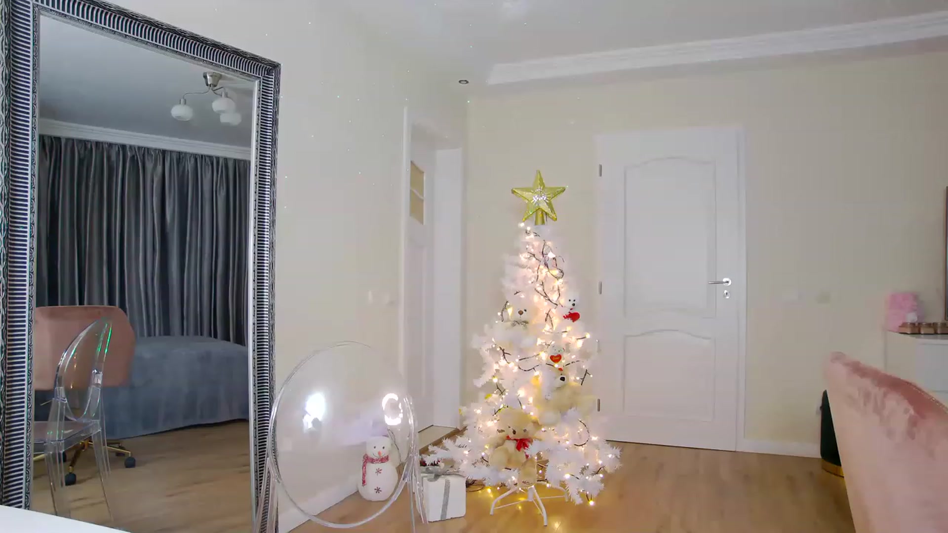 Gallery image thumbnail from TotalBella's myfreecams stream on, 12/16/2022, 24:11 image 17 of 20