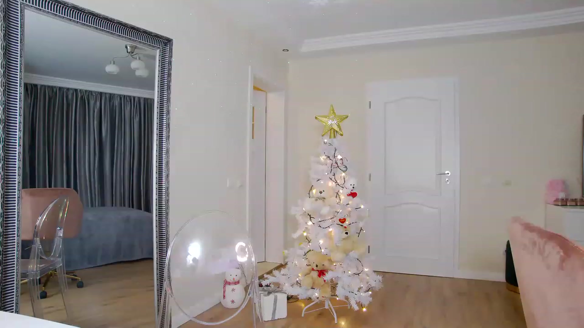 Gallery image thumbnail from TotalBella's myfreecams stream on, 12/16/2022, 24:11 image 16 of 20