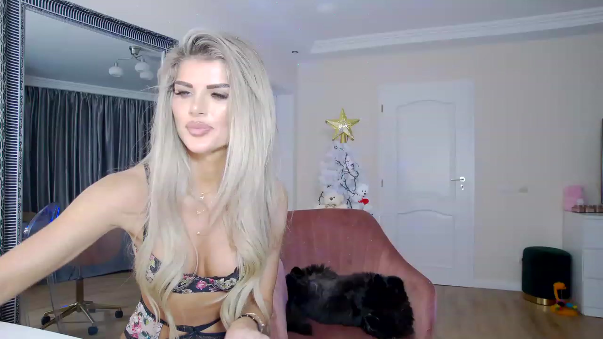 Gallery image thumbnail from TotalBella's myfreecams stream on, 12/16/2022, 24:35 image 12 of 20
