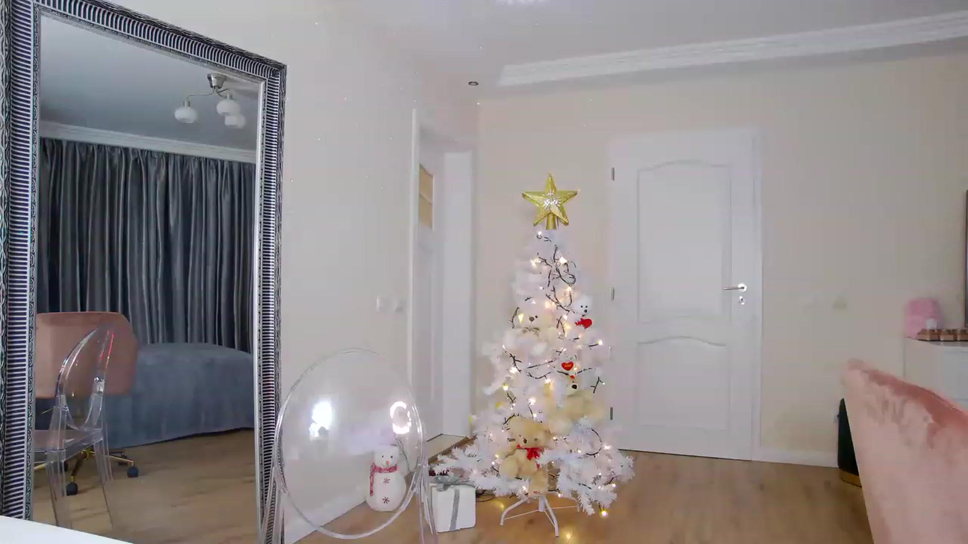 Gallery image thumbnail from TotalBella's myfreecams stream on, 12/16/2022, 24:35 image 2 of 20
