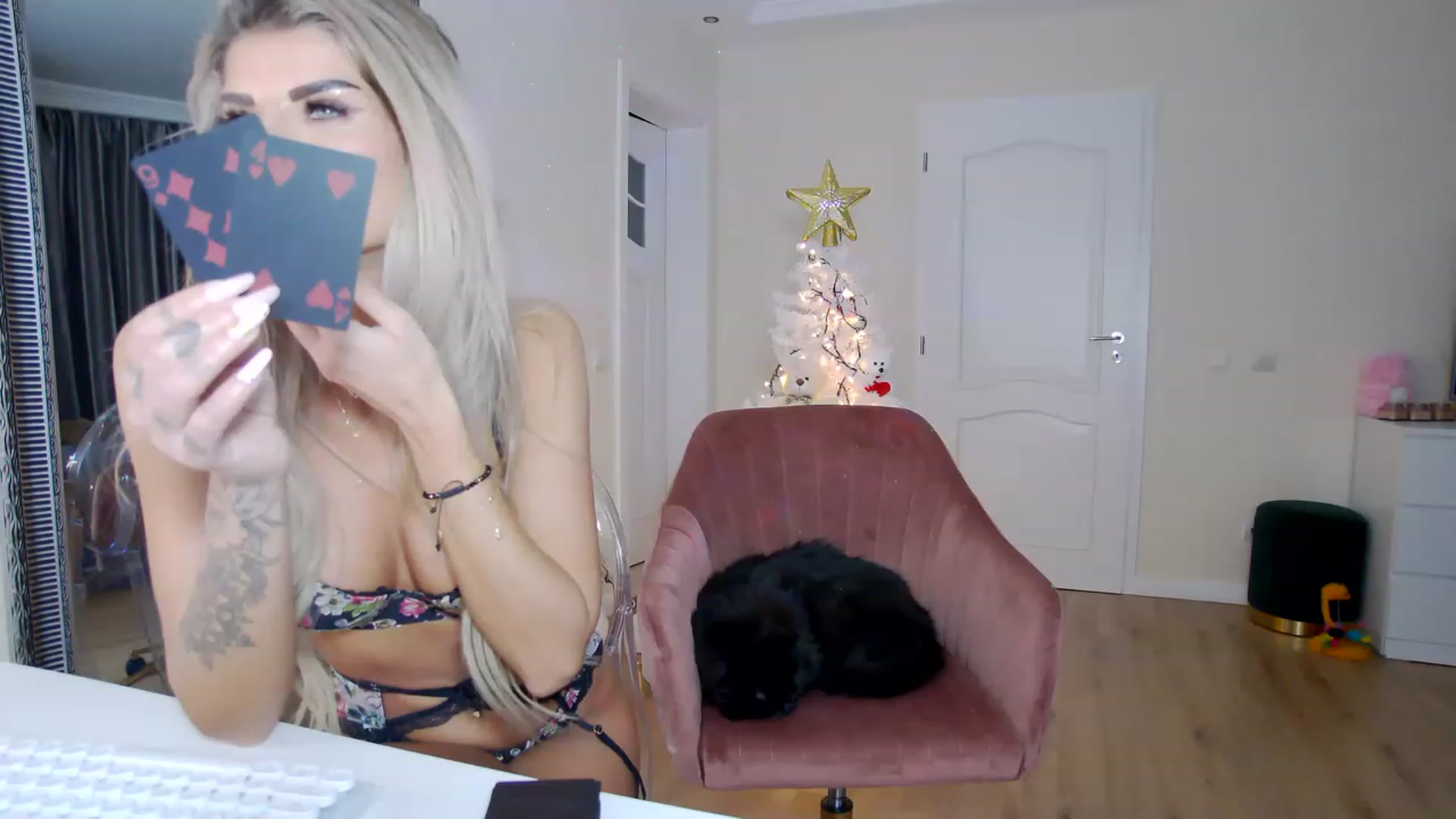 Gallery image thumbnail from TotalBella's myfreecams stream on, 12/16/2022, 24:35 image 15 of 20