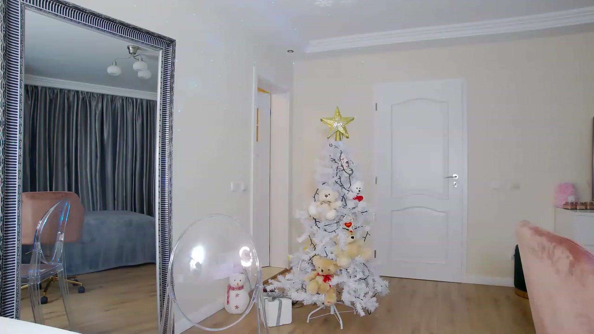 Gallery image thumbnail from TotalBella's myfreecams stream on, 12/16/2022, 24:35 image 1 of 20
