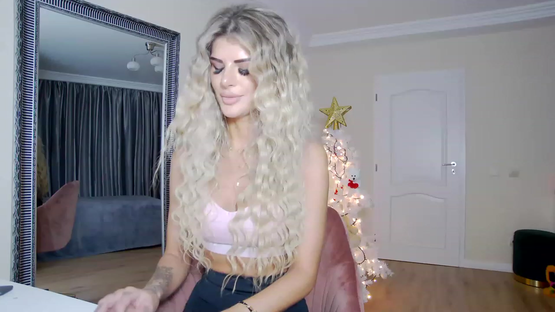 Gallery image thumbnail from TotalBella's myfreecams stream on, 12/17/2022, 02:21 image 16 of 20