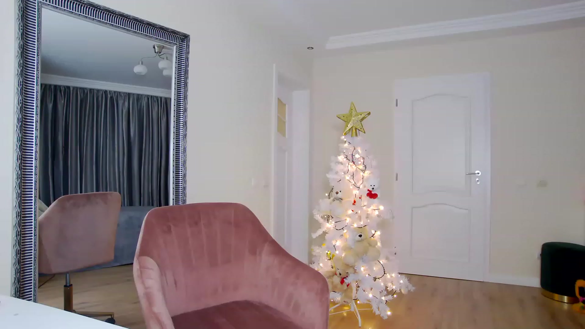 Gallery image thumbnail from TotalBella's myfreecams stream on, 12/17/2022, 02:21 image 19 of 20