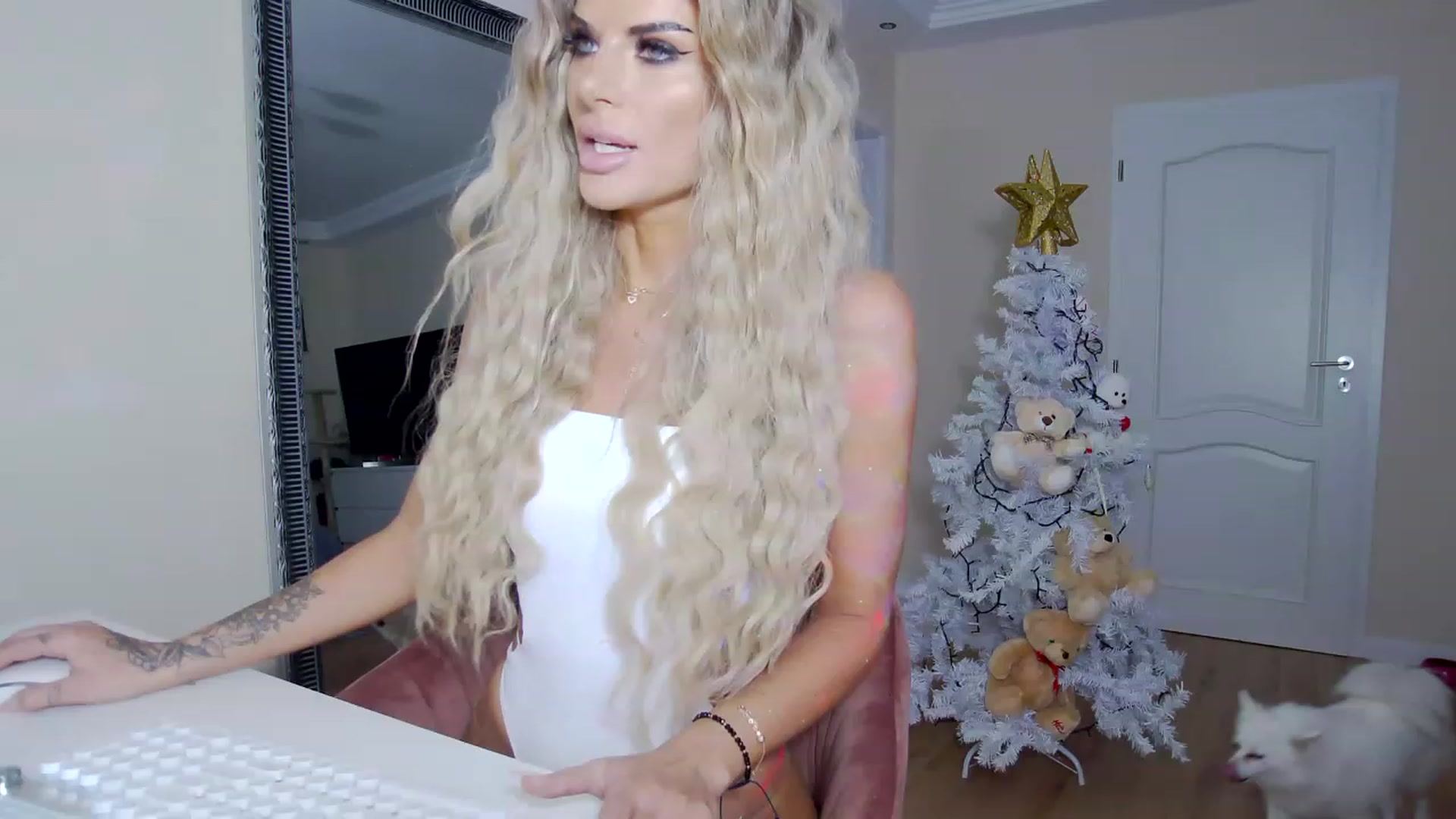 Gallery image thumbnail from TotalBella's myfreecams stream on, 12/18/2022, 22:04 image 12 of 20