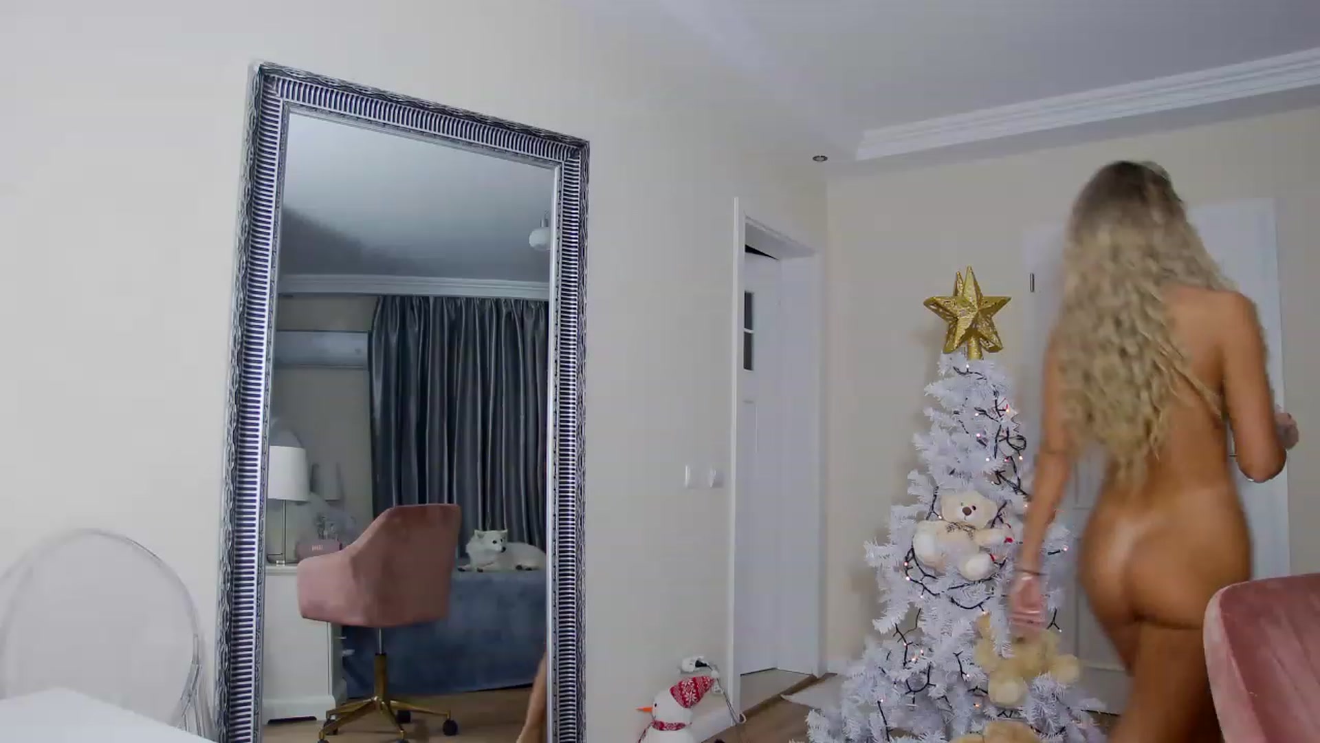 Gallery image thumbnail from TotalBella's myfreecams stream on, 12/19/2022, 02:47 image 5 of 20