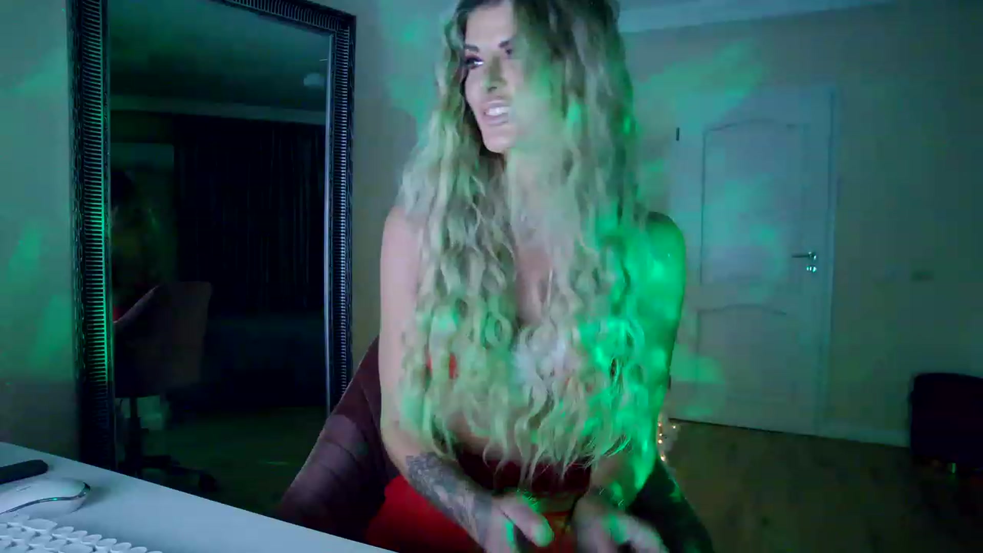 Gallery image thumbnail from TotalBella's myfreecams stream on, 12/20/2022, 24:05 image 6 of 20